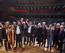 Líderes reunidos no anúncio de novidades do programa Educa Juntos.