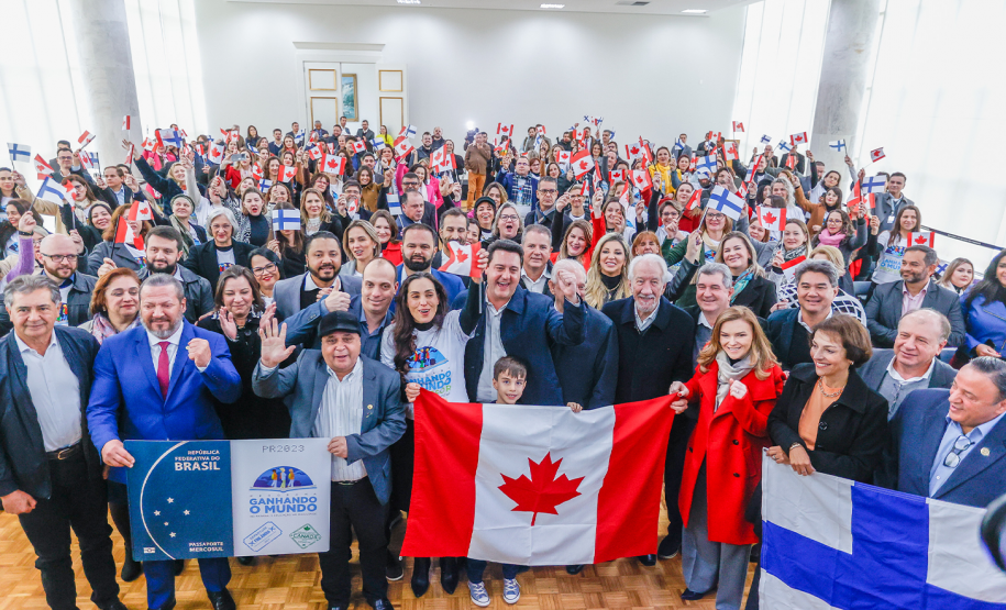 O lançamento do programa Ganhando o Mundo Professores aconteceu em Agosto no Palácio Iguaçu, em Curitiba.